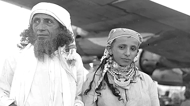 عملية بساط الريح أُحيطت بدرجة عالية من السرية، حماية للمهاجرين ولتجنب إثارة مشكلات مع السلطات المحلية والدول العربية (أرشيف اللجنة الأمريكية اليهودية المشتركة) عملية بساط الريح أُحيطت بدرجة عالية من السرية، حماية للمهاجرين ولتجنب إثارة مشكلات مع السلطات المحلية والدول العربية (أرشيف اللجنة الأمريكية اليهودية المشتركة)